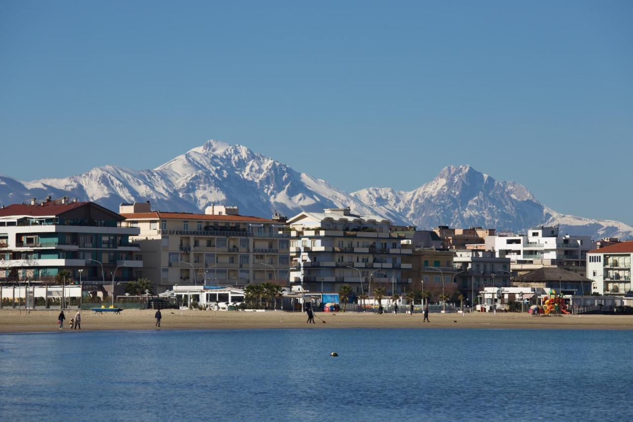 "Casa Incantevole" Fronte Mare Pescara - Appartamento Via Buozzi Bagian luar foto