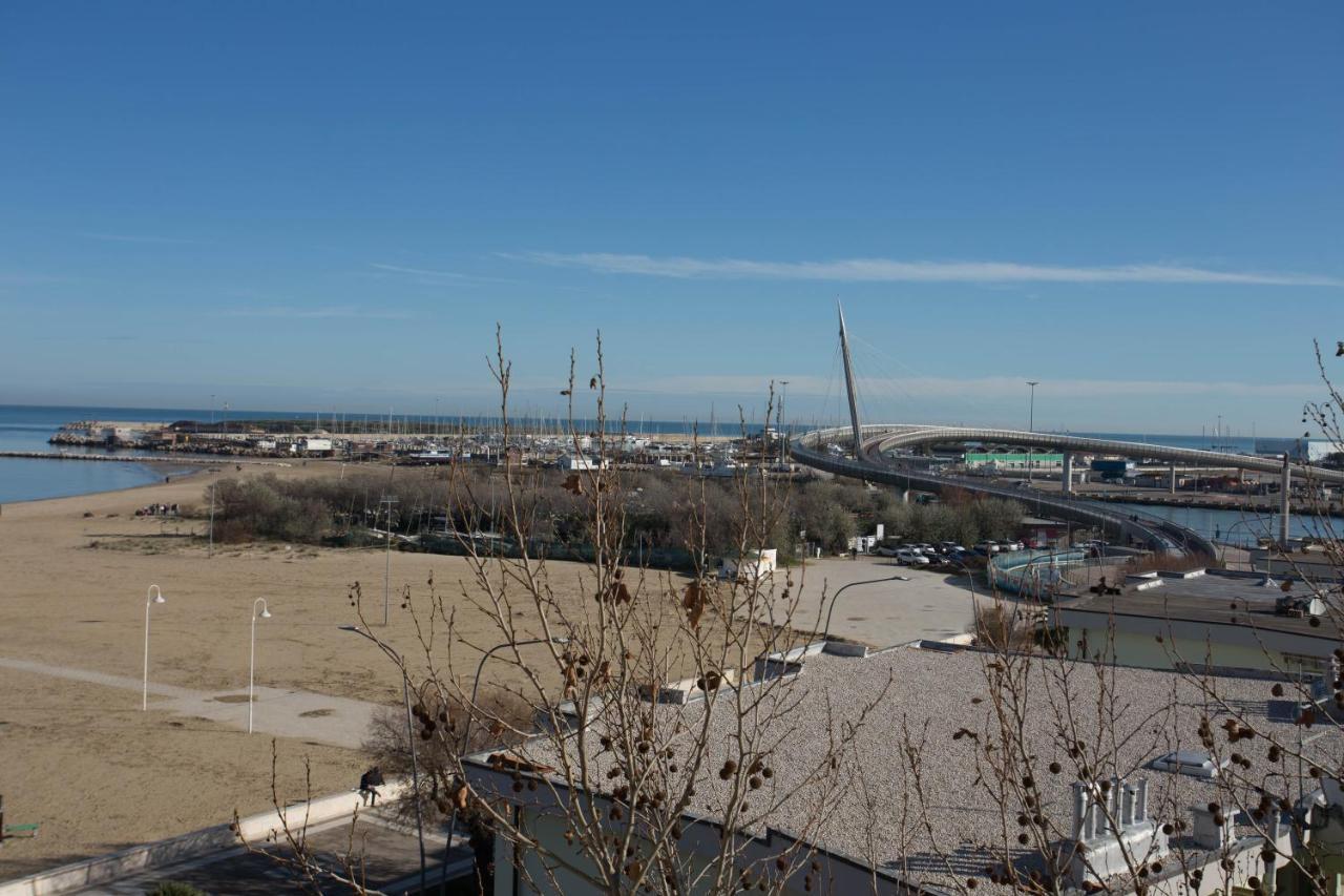 "Casa Incantevole" Fronte Mare Pescara - Appartamento Via Buozzi Bagian luar foto