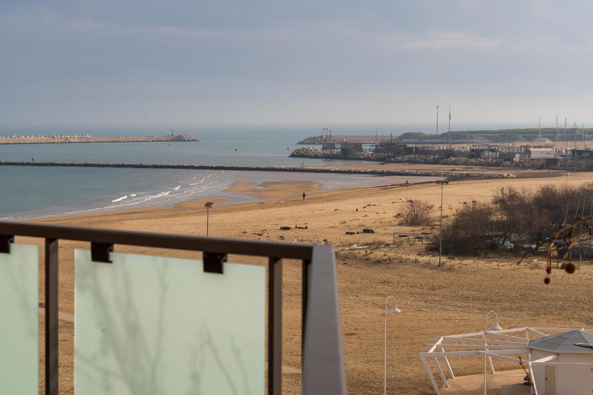 "Casa Incantevole" Fronte Mare Pescara - Appartamento Via Buozzi Bagian luar foto